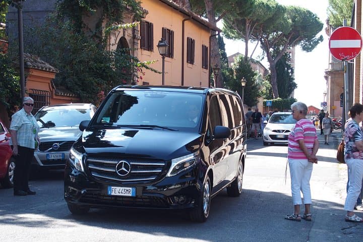 One of our new Mercedes Viano during a Rome tour