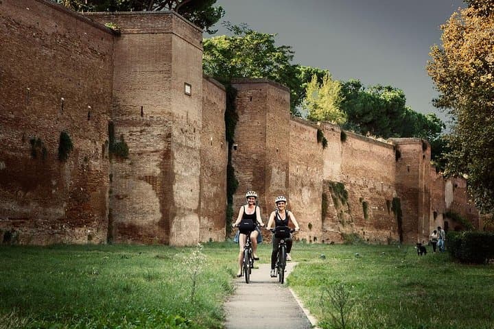 Rome Bike / EBike Tour: Appian Way, Catacombs & Roman Aqueducts