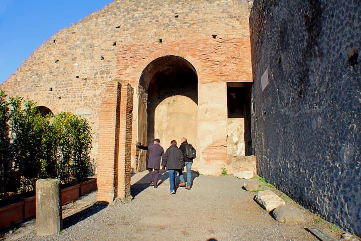 Skip-the-Line Pompeii Archaeological Site with Private Guide