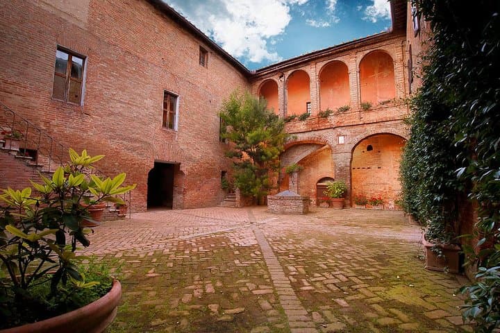 Private Montalcino and Montepulciano Tour from Siena