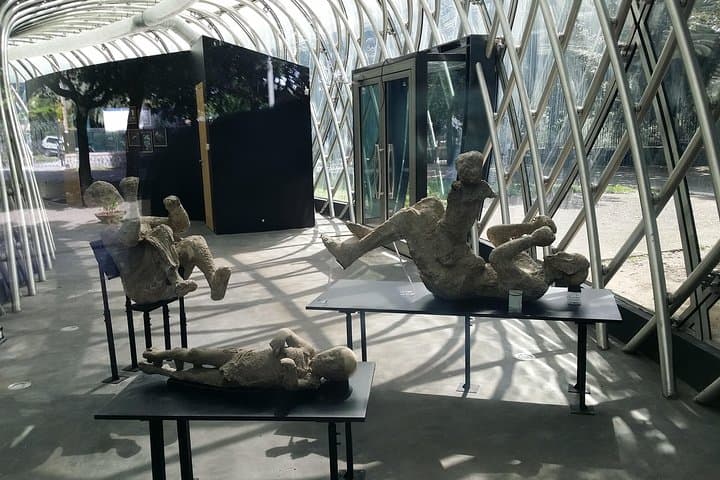 Pompeii private small group tour - 4 hours including transfers