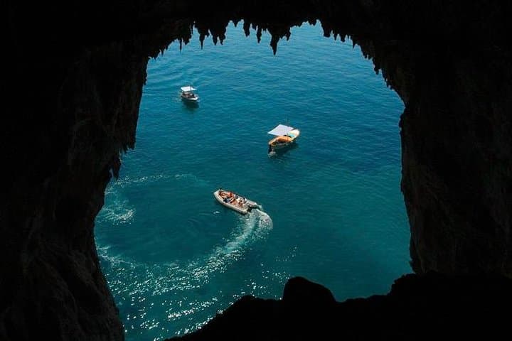 Discovery Capri Island by Boat from Capri
