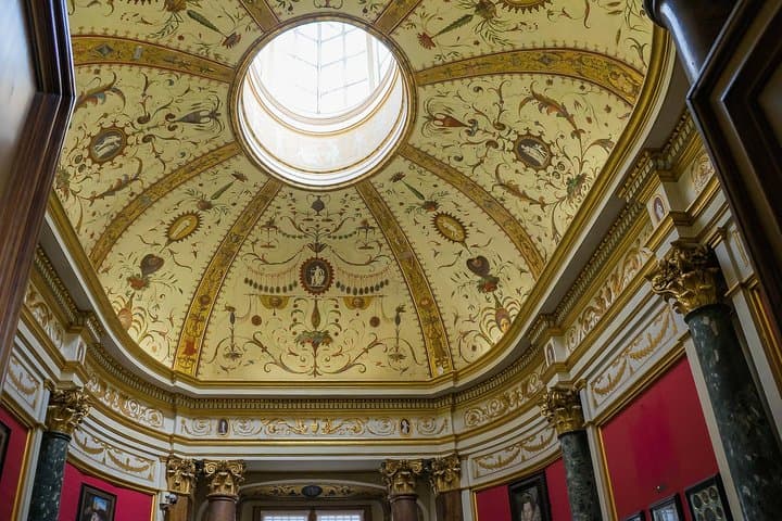 Florence: Early morning semi-private Uffizi Gallery guided experience