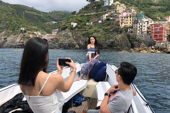 Private Boat Tour Along the Cinque Terre