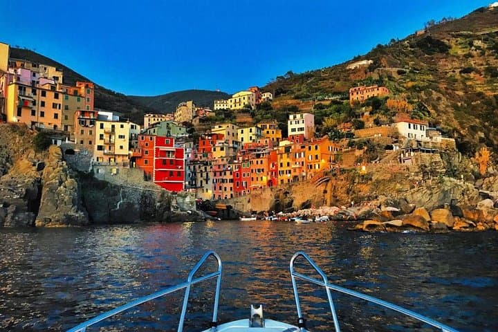 Private Boat Tour Along the Cinque Terre