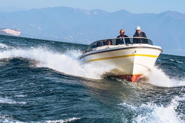 Tour in boat