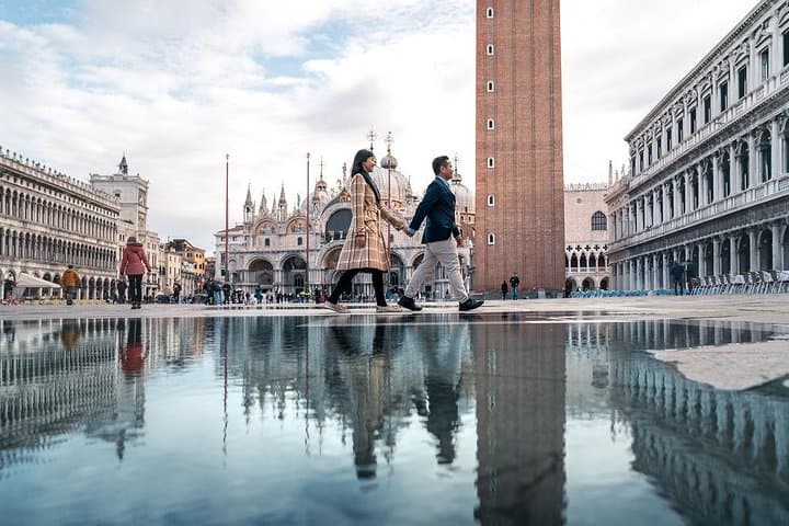 Private Photo Shoot in Venice with Gondola Ride