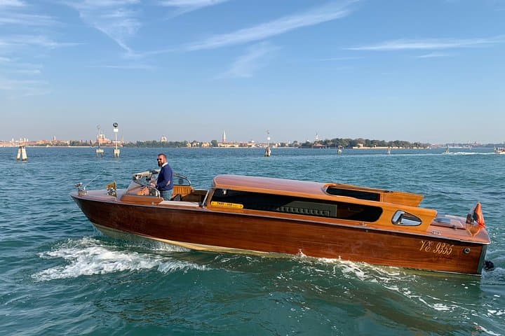 Private Grand Canal Boat Tour and Murano Glass Experience