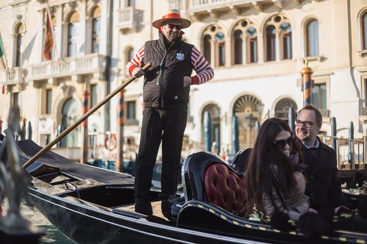 Fall in Love: Private Romantic Gondola Ride on the Grand Canal