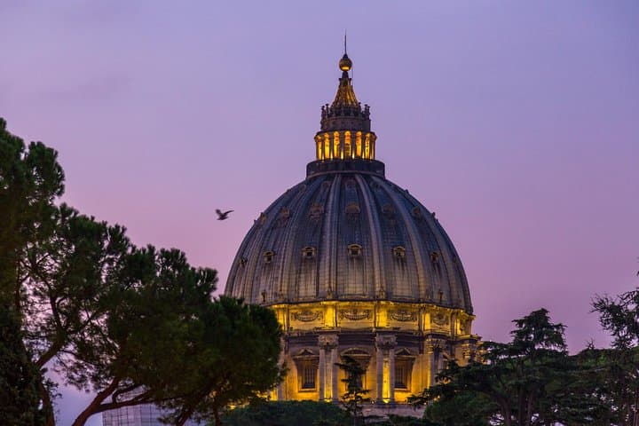 VIP Vatican Breakfast and Guided Tour with Sistine Chapel Access