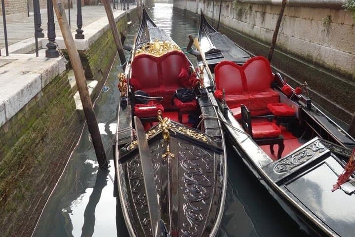 The gondola is the oldest and best known Venetian boat in the world. It was our means of transport. Thanks to you this tradition is supported