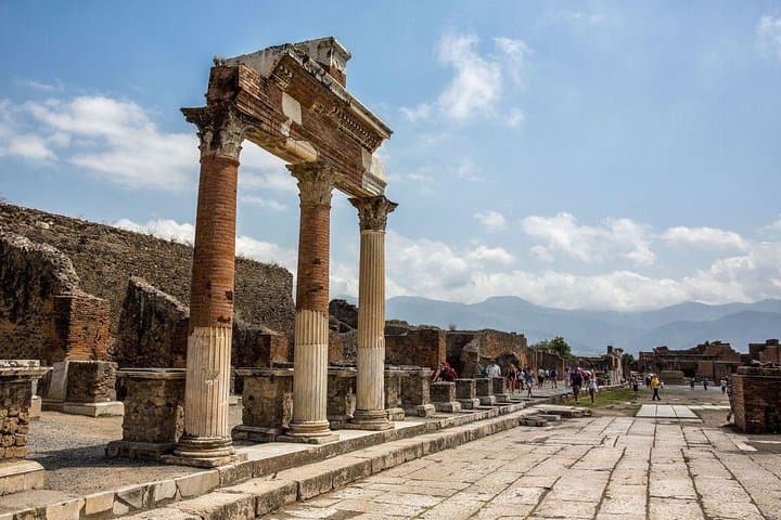 Pompeii and Positano Private Tour from your Hotel in Rome