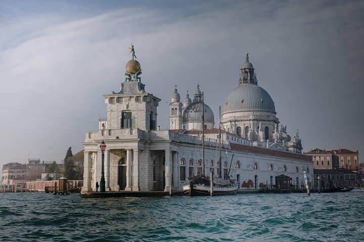 Grand Canal Boat Private Tour: Murano and Burano