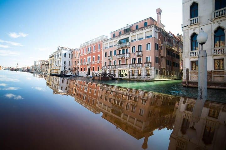 Grand Canal Boat Private Tour: Murano and Burano