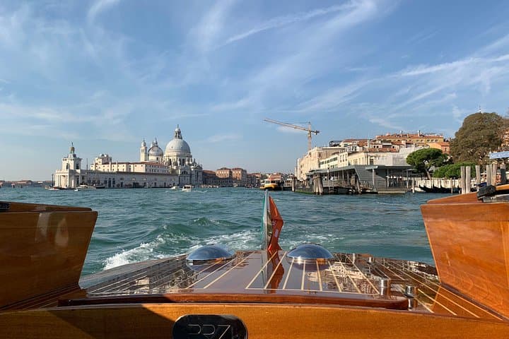 Private Transfer from Venice Airport to Hotel in Venice City Center