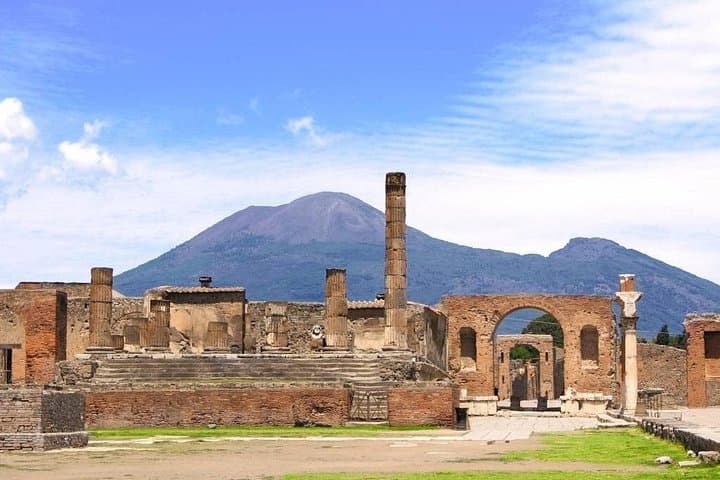 Grand Tour to Pompeii (with private guide) & the Amalfi Coast from Rome & back