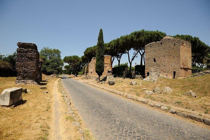 Catacombs Tour with Transfer – Optional Capuchin Crypt or Trevi