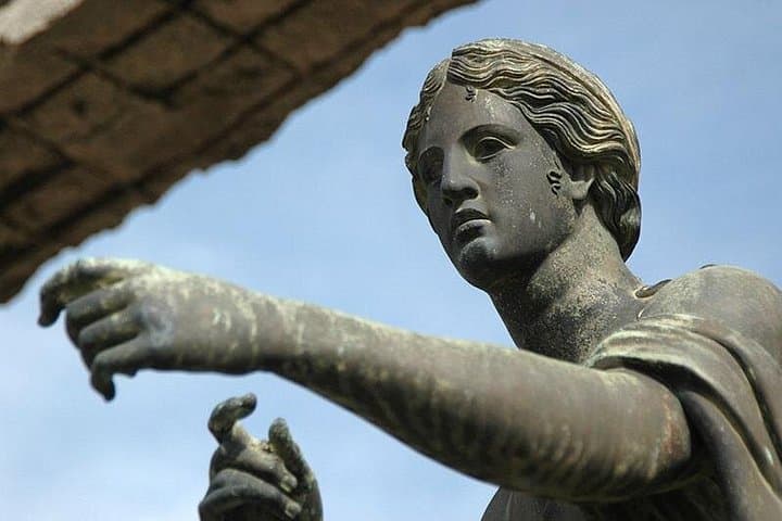 Private transfer from Naples to Positano with tour of Pompeii Ruins