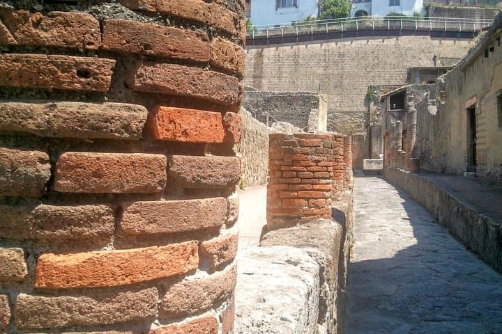 Private transfer from Naples to Sorrento with tour of Herculaneum Ruins