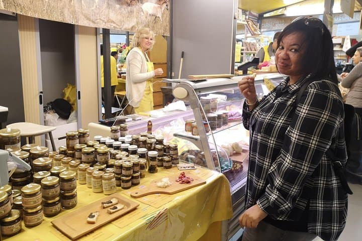 Taste the local products and specialties you will find in this market only.