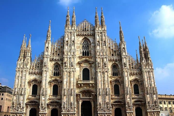 Milan Private Tour with Duomo Entry and Hotel Pick up
