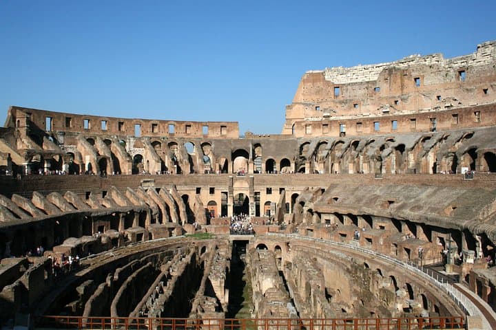 Private 4 Hours City Tour of Colosseum and Rome Highlights