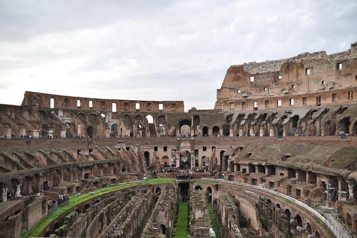 Private 4 Hours City Tour of Colosseum and Rome Highlights