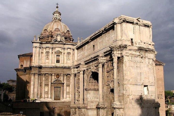 Private 4 Hours City Tour of Colosseum and Rome Highlights
