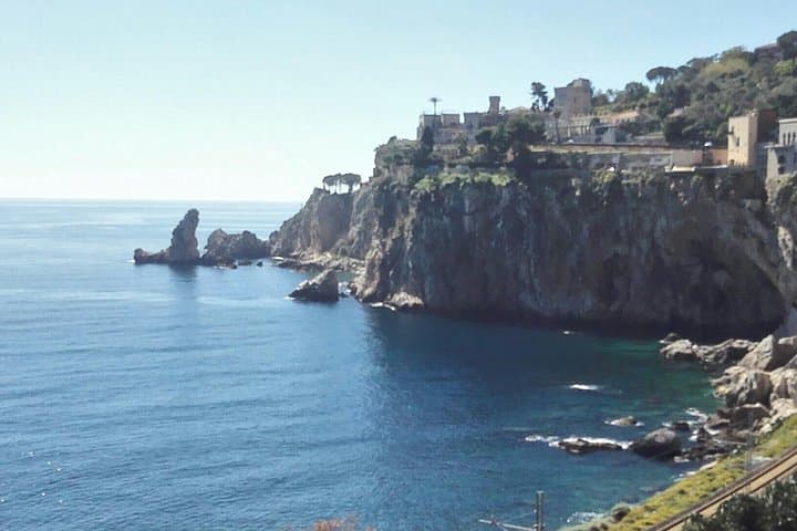 Taormina, Castelmola, Giardini Naxos, Isolabella (max 10 pax)