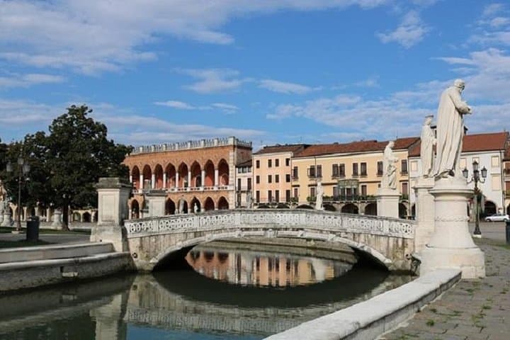 Padua City Sightseeing Walking Tour of Must-See-Sites with Local Guide
