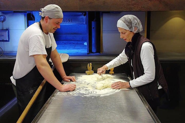 Bread-making workshop in Matera with tasting & wine