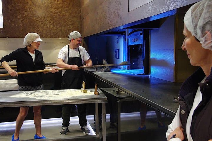 Bread-making workshop in Matera with tasting & wine