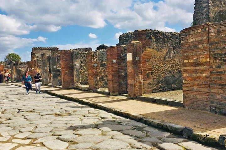 Naples & Pompeii Day Tour from Rome: Pompeii Ticket & City Visit
