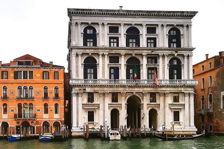 Dorsoduro District 2-hour Private Walking Tour including Accademia Bridge