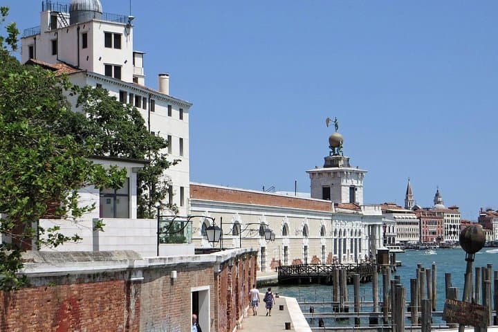 Dorsoduro District 2-hour Private Walking Tour including Accademia Bridge