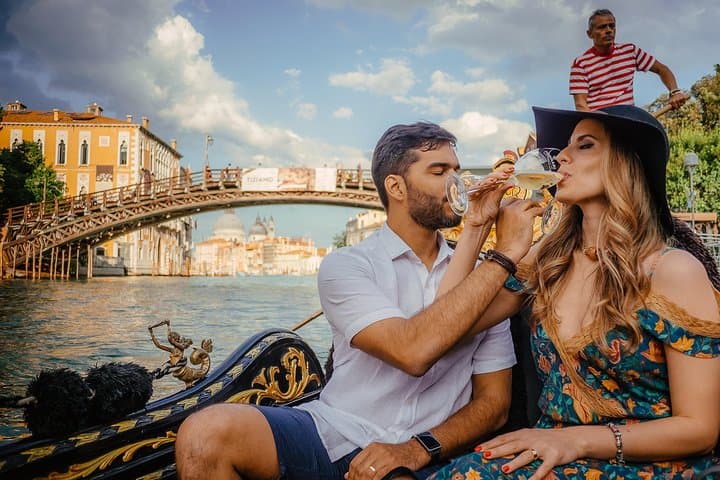 Gondola Ride and Aperitif in a Venetian Palace