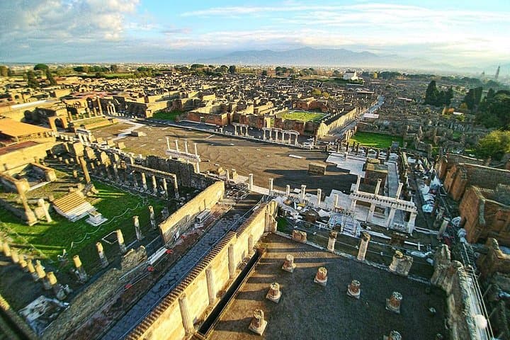 Pompeii and Positano: full-day tour from Rome