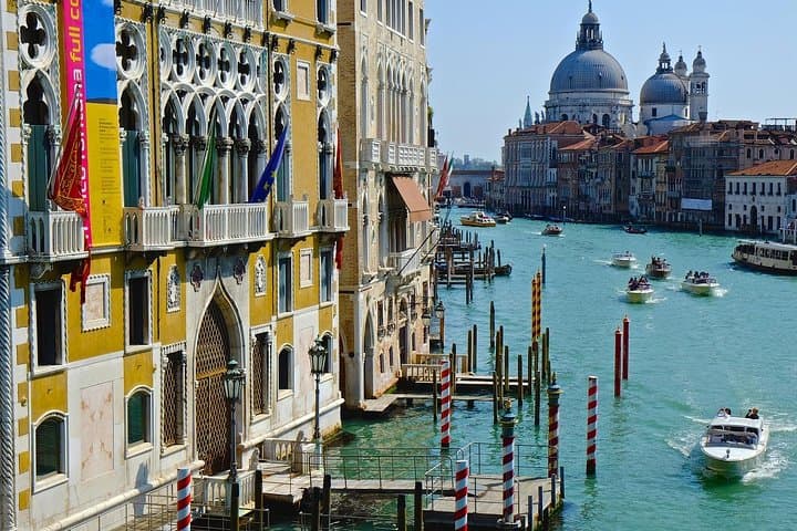 Dorsoduro District 2-hour Private Walking Tour including Accademia Bridge