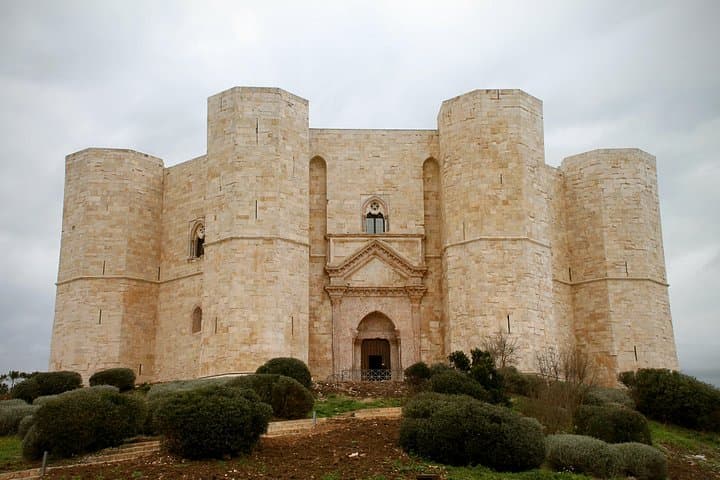 Trani – Castel del Monte: organized tour in 3 hours