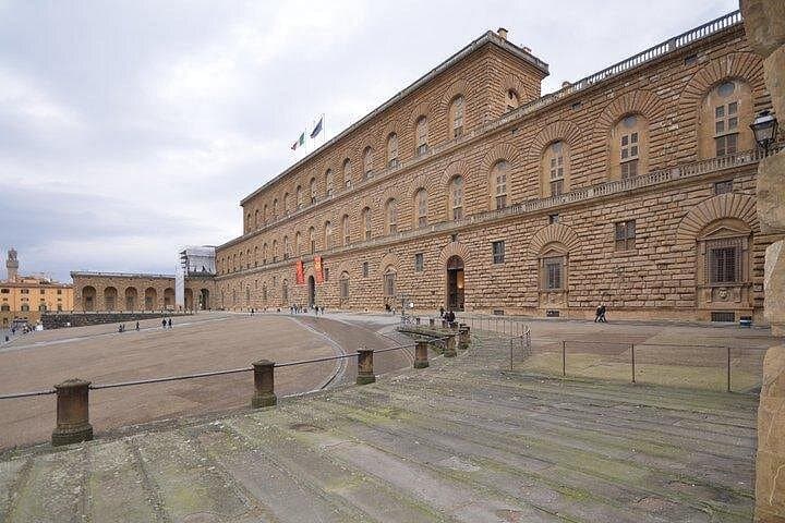 Pitti Palace, Palatina Gallery and the Medici: Arts and Power in Florence.