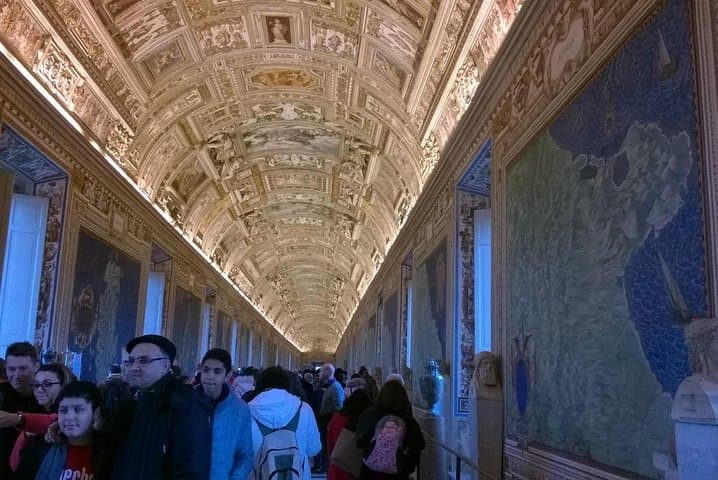 Enjoy Vatican Museums , Sistine Chapel : guided tour