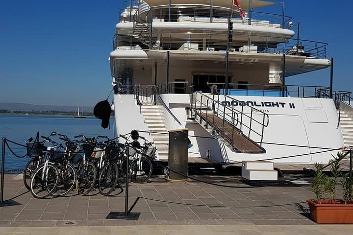 Siracusa tour on high tech bike