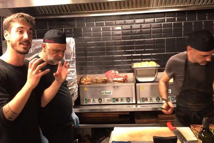 Let the head waiter and sommelier explain to you about the ingredients