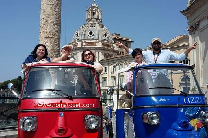 Discover the famous seven hills of Rome with the calessino bee