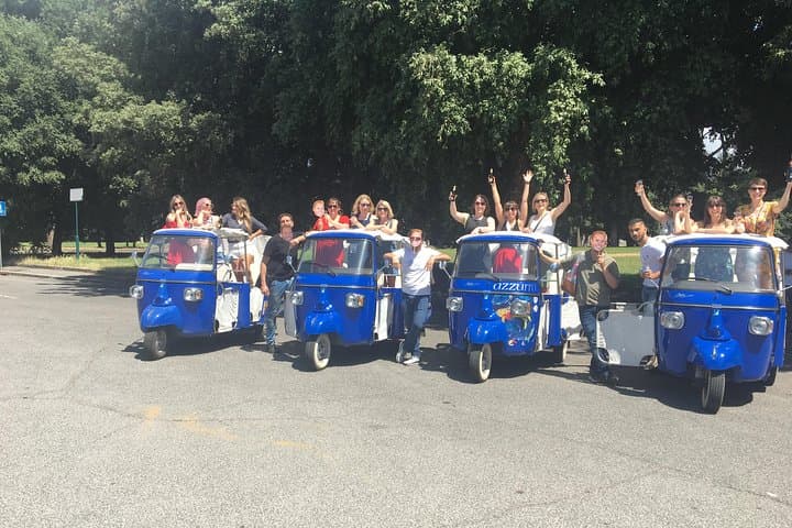 Discover the famous seven hills of Rome with the calessino bee