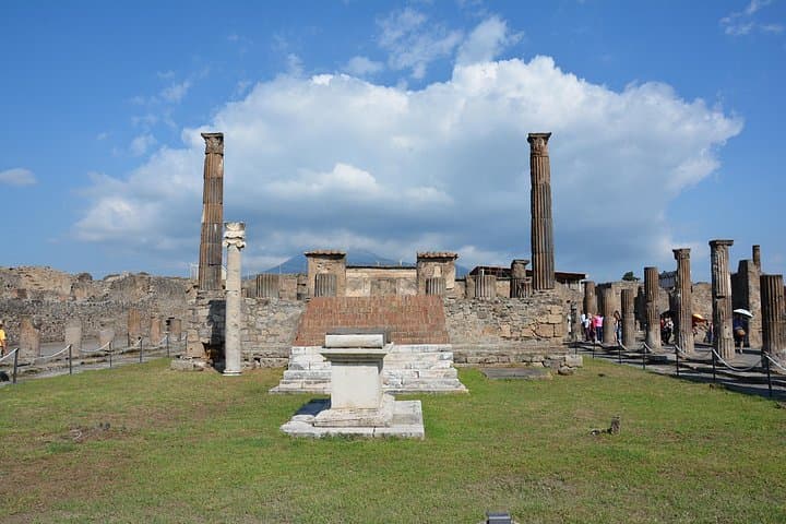Pompeii Skip-the-Line Entrance & Guided Tour with an Archeologist