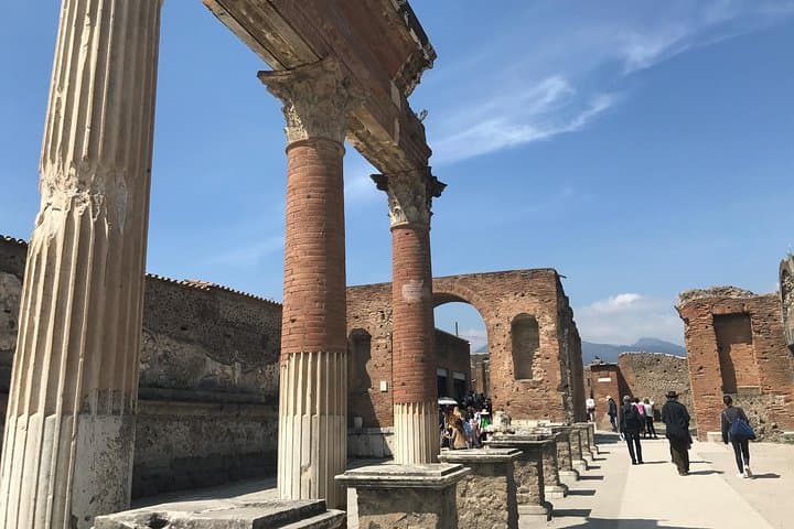 Pompeii: Skip the line ticket and tour with an Archaeologist