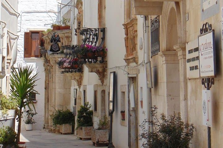 Via Morelli in Locorotondo