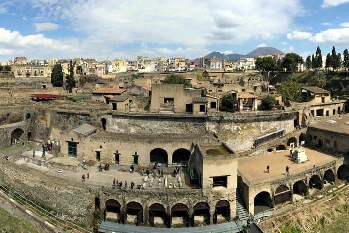 Naples to Amalfi, transfer via 2 hours in Pompeii (or vice versa)