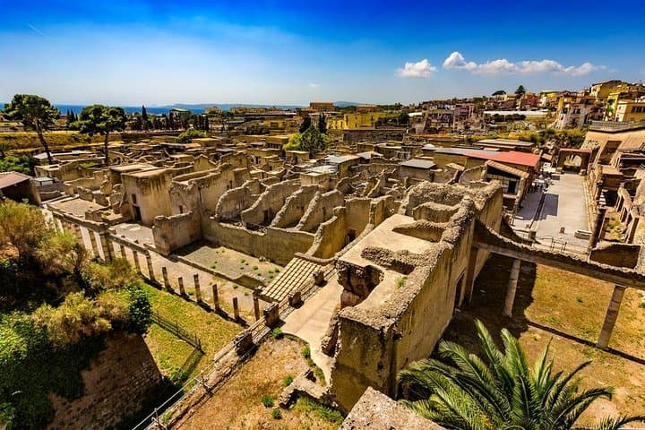 Naples to Amalfi, transfer via 2 hours in Pompeii (or vice versa)